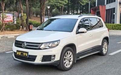 Volkswagen Volkswagen Magotan в цвете и кузовом – это идеальный выбор среди китайских автомобилей. Доступная цена и надежность гарантированы.