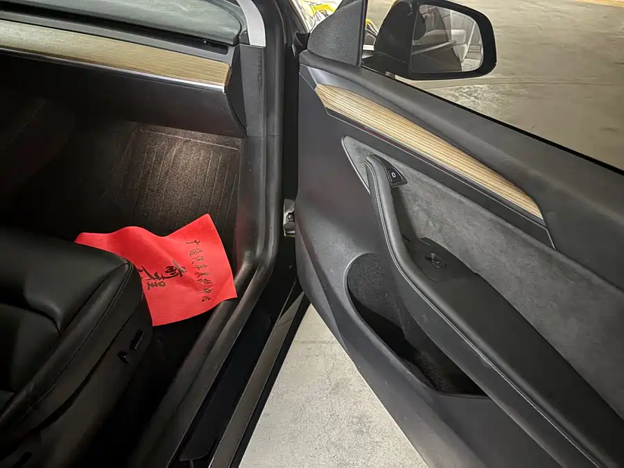 Tesla Tesla Model Y в цвете и кузовом – это идеальный выбор среди китайских автомобилей. Доступная цена и надежность гарантированы.