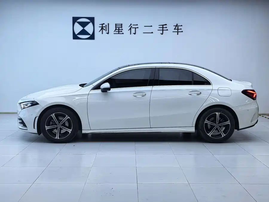 Mercedes-Benz Mercedes-Benz C-Class в цвете и кузовом – это идеальный выбор среди китайских автомобилей. Доступная цена и надежность гарантированы.