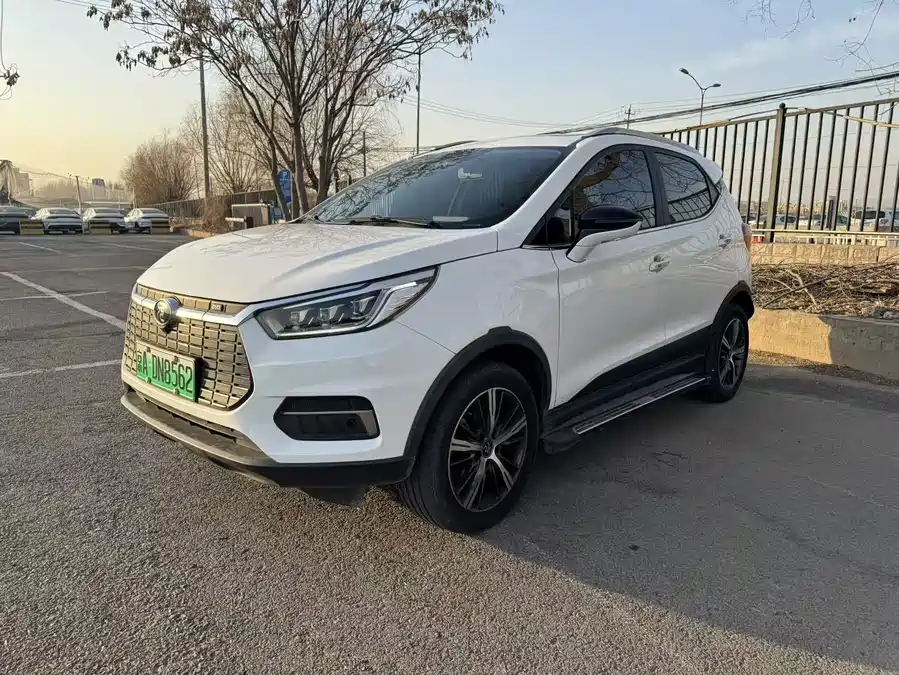 BYD BYD Yuan EV в цвете и кузовом – это идеальный выбор среди китайских автомобилей. Доступная цена и надежность гарантированы.