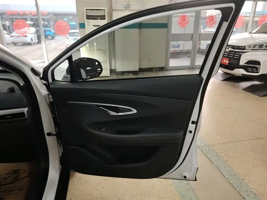Mercedes-Benz Mercedes-Benz E-Class в цвете и кузовом – это идеальный выбор среди китайских автомобилей. Доступная цена и надежность гарантированы.