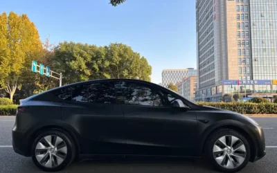 Tesla Tesla Model 3 в цвете и кузовом – это идеальный выбор среди китайских автомобилей. Доступная цена и надежность гарантированы.