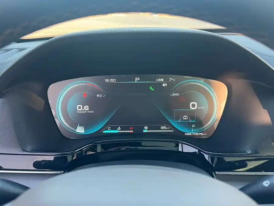 BMW BMW i3 в цвете и кузовом – это идеальный выбор среди китайских автомобилей. Доступная цена и надежность гарантированы.