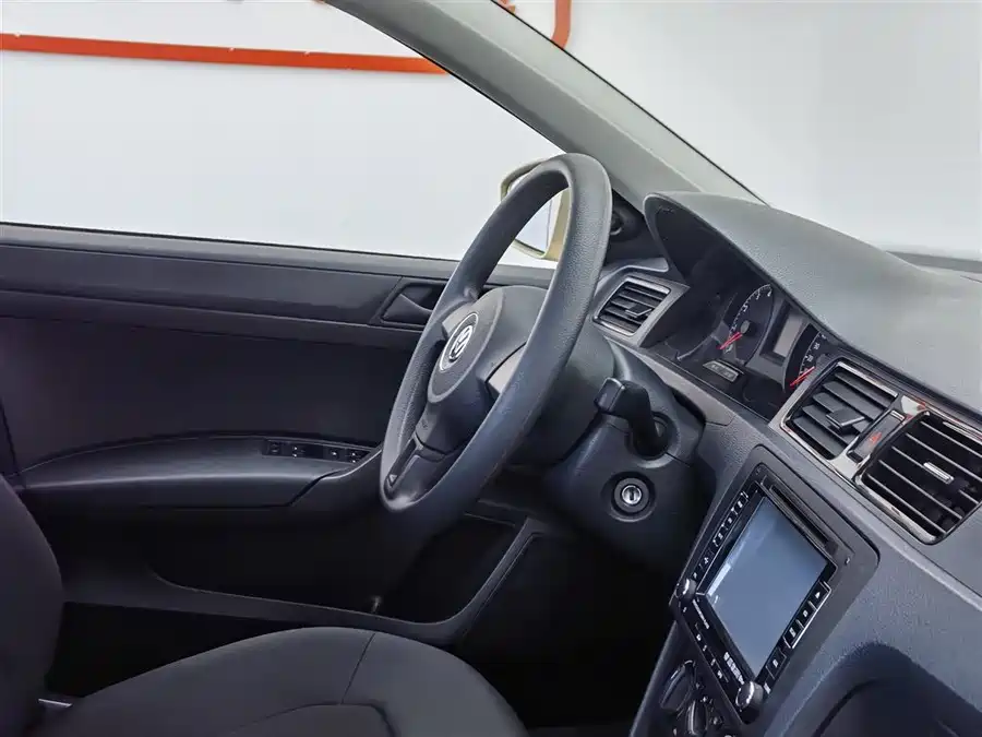 Volkswagen Volkswagen Santana в цвете и кузовом – это идеальный выбор среди китайских автомобилей. Доступная цена и надежность гарантированы.