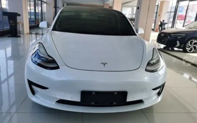 Tesla Tesla Model 3 в цвете и кузовом – это идеальный выбор среди китайских автомобилей. Доступная цена и надежность гарантированы.