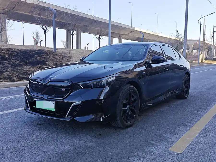 BMW BMW i5 в цвете и кузовом – это идеальный выбор среди китайских автомобилей. Доступная цена и надежность гарантированы.