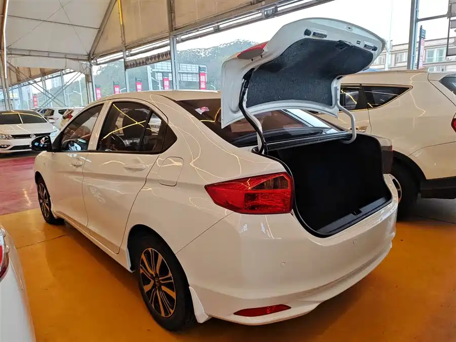 Chery Chery Fulwin A8 в цвете и кузовом – это идеальный выбор среди китайских автомобилей. Доступная цена и надежность гарантированы.