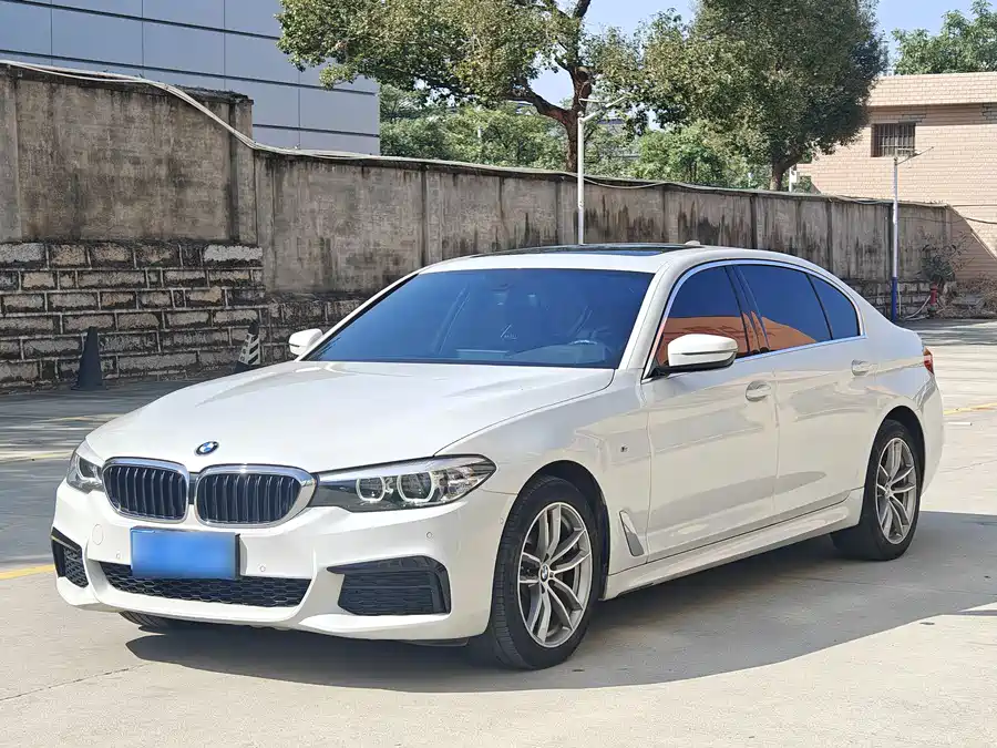 BMW BMW 5 Series в цвете и кузовом – это идеальный выбор среди китайских автомобилей. Доступная цена и надежность гарантированы.