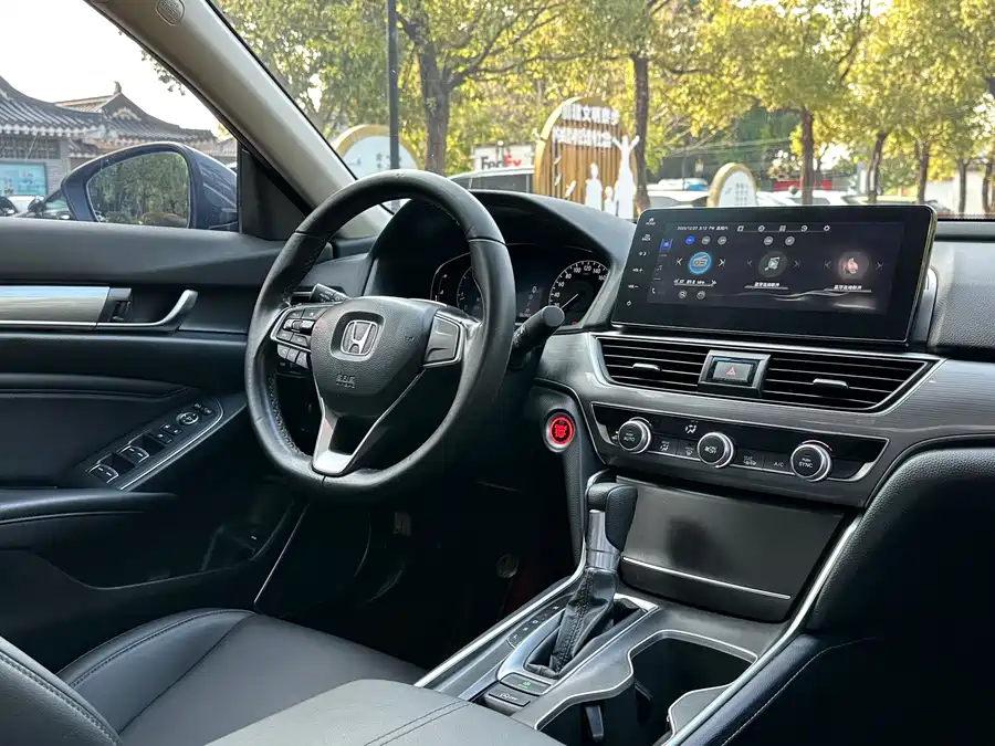 Honda Honda Accord в цвете и кузовом – это идеальный выбор среди китайских автомобилей. Доступная цена и надежность гарантированы.