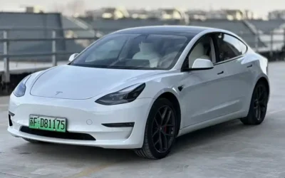 Tesla Tesla Model 3 в цвете и кузовом – это идеальный выбор среди китайских автомобилей. Доступная цена и надежность гарантированы.