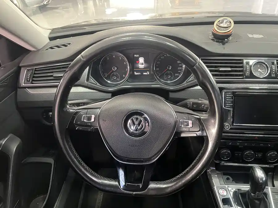 Volkswagen Volkswagen Passat в цвете и кузовом – это идеальный выбор среди китайских автомобилей. Доступная цена и надежность гарантированы.