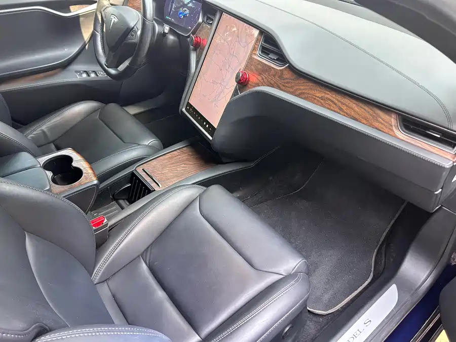 Tesla Tesla Model S в цвете и кузовом – это идеальный выбор среди китайских автомобилей. Доступная цена и надежность гарантированы.