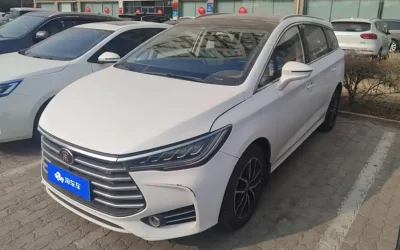BYD BYD Song L DM-i в цвете и кузовом – это идеальный выбор среди китайских автомобилей. Доступная цена и надежность гарантированы.