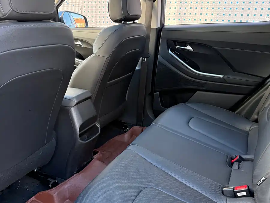 Land Rover Land Rover Discovery Sport в цвете и кузовом – это идеальный выбор среди китайских автомобилей. Доступная цена и надежность гарантированы.