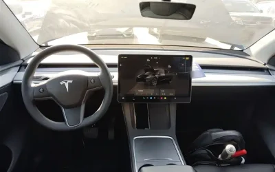 Tesla Tesla Model 3 в цвете и кузовом – это идеальный выбор среди китайских автомобилей. Доступная цена и надежность гарантированы.