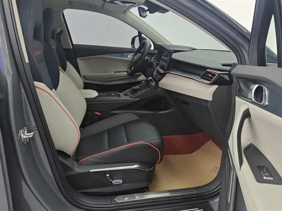 Lynk & Co Lynk & Co 06 в цвете и кузовом – это идеальный выбор среди китайских автомобилей. Доступная цена и надежность гарантированы.
