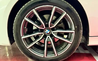 BMW BMW 3 Series в цвете и кузовом – это идеальный выбор среди китайских автомобилей. Доступная цена и надежность гарантированы.