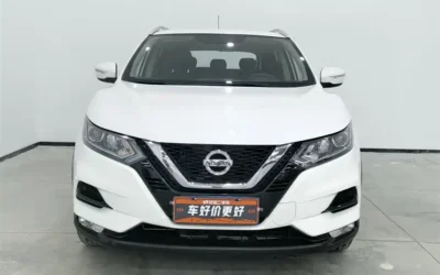 Nissan Nissan Tiida в цвете и кузовом – это идеальный выбор среди китайских автомобилей. Доступная цена и надежность гарантированы.