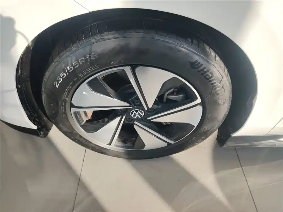 GAC Trumpchi Trumpchi M6 в цвете и кузовом – это идеальный выбор среди китайских автомобилей. Доступная цена и надежность гарантированы.