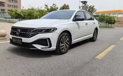 Volkswagen Volkswagen Passat в цвете и кузовом – это идеальный выбор среди китайских автомобилей. Доступная цена и надежность гарантированы.