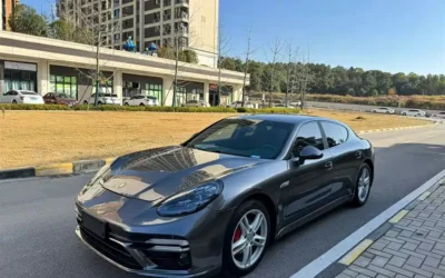 Porsche Porsche 718 в цвете и кузовом – это идеальный выбор среди китайских автомобилей. Доступная цена и надежность гарантированы.