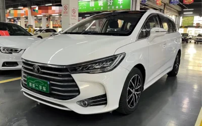 BYD BYD Song L DM-i в цвете и кузовом – это идеальный выбор среди китайских автомобилей. Доступная цена и надежность гарантированы.