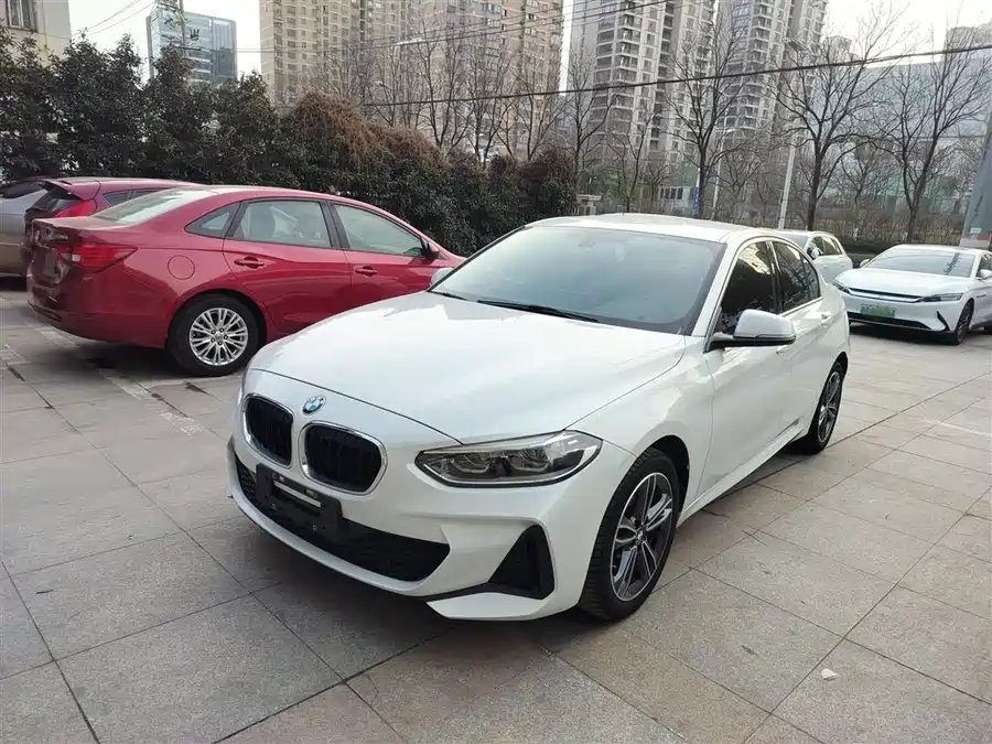 BMW BMW 1 Series в цвете и кузовом – это идеальный выбор среди китайских автомобилей. Доступная цена и надежность гарантированы.