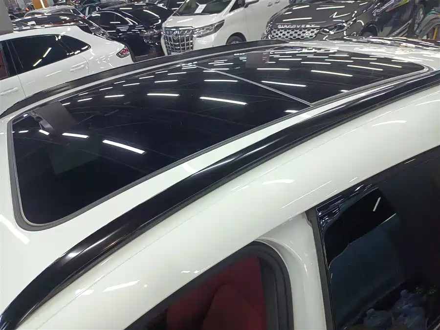 Porsche Porsche Macan в цвете и кузовом – это идеальный выбор среди китайских автомобилей. Доступная цена и надежность гарантированы.
