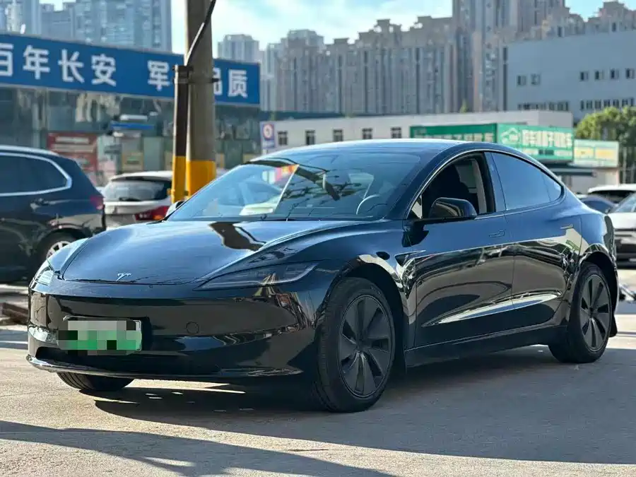 Tesla Tesla Model 3 в цвете и кузовом – это идеальный выбор среди китайских автомобилей. Доступная цена и надежность гарантированы.