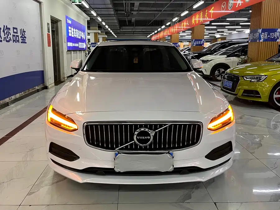 Volvo Volvo S90 в цвете и кузовом – это идеальный выбор среди китайских автомобилей. Доступная цена и надежность гарантированы.