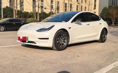 Tesla Tesla Model 3 в цвете и кузовом – это идеальный выбор среди китайских автомобилей. Доступная цена и надежность гарантированы.