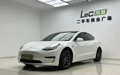 Tesla Tesla Model 3 в цвете и кузовом – это идеальный выбор среди китайских автомобилей. Доступная цена и надежность гарантированы.