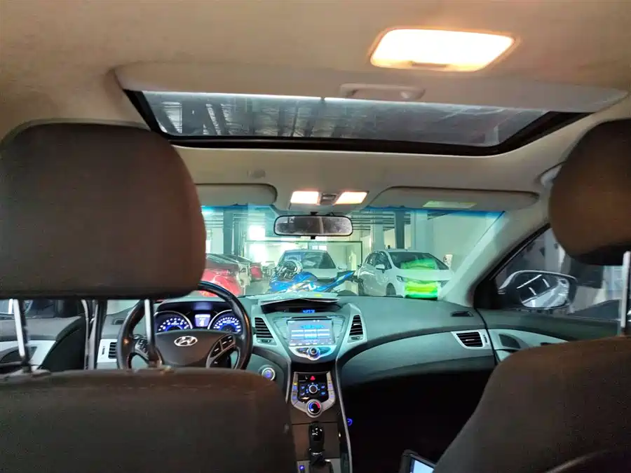 Hyundai Hyundai Elantra в цвете и кузовом – это идеальный выбор среди китайских автомобилей. Доступная цена и надежность гарантированы.