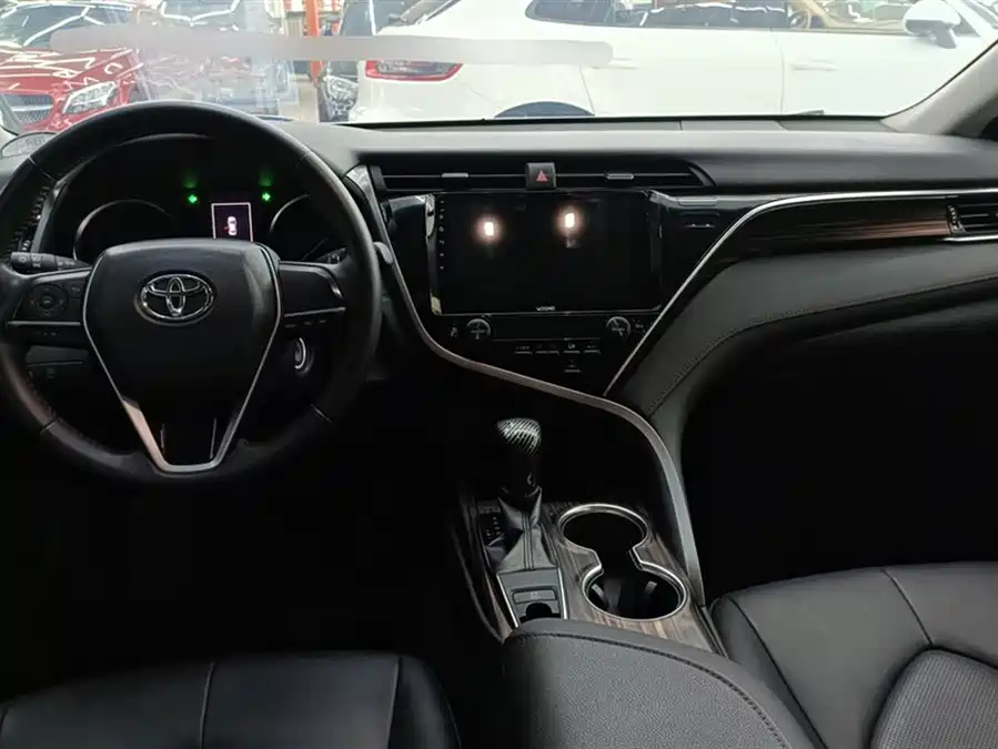 Toyota Toyota Camry в цвете и кузовом – это идеальный выбор среди китайских автомобилей. Доступная цена и надежность гарантированы.