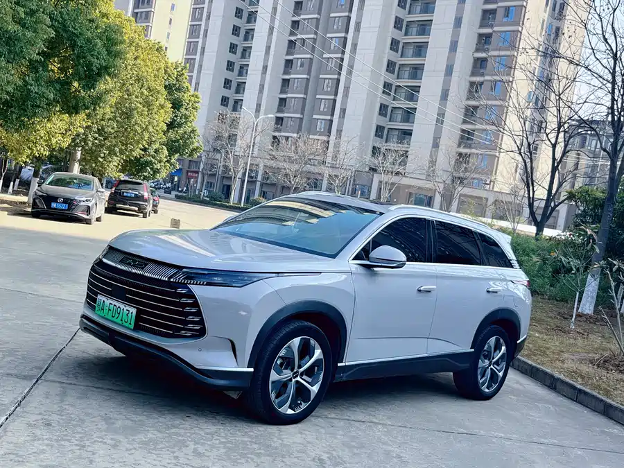Toyota Toyota Rav4 в цвете и кузовом – это идеальный выбор среди китайских автомобилей. Доступная цена и надежность гарантированы.