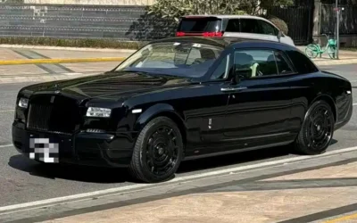 Rolls-Royce Rolls-Royce в цвете Rolls-Royce и кузовом Rolls-Royce – это идеальный выбор среди китайских автомобилей. Доступная цена и надежность гарантированы.