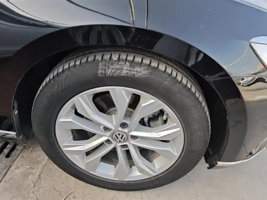 Volkswagen Volkswagen Magotan в цвете и кузовом – это идеальный выбор среди китайских автомобилей. Доступная цена и надежность гарантированы.
