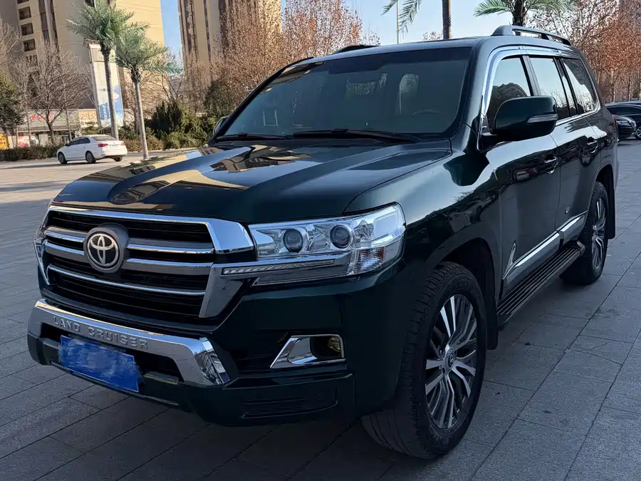 Toyota Toyota Land Cruiser в цвете и кузовом – это идеальный выбор среди китайских автомобилей. Доступная цена и надежность гарантированы.
