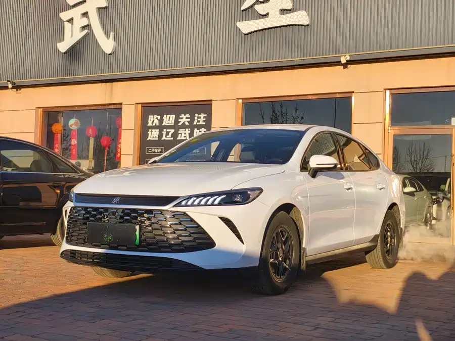 FAW Jiefang Jiefang J7 в цвете и кузовом – это идеальный выбор среди китайских автомобилей. Доступная цена и надежность гарантированы.
