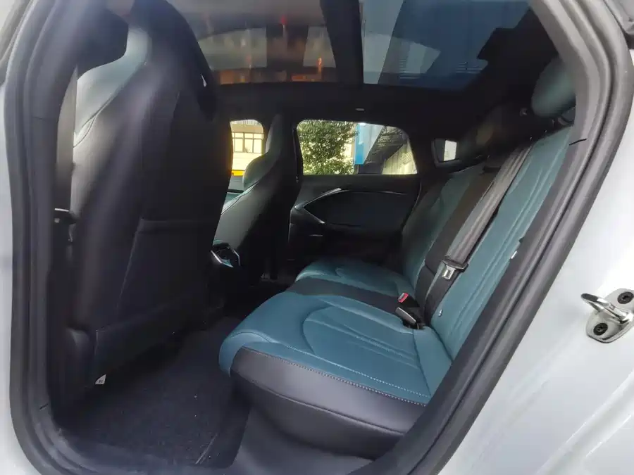 Li Auto LI ONE в цвете и кузовом – это идеальный выбор среди китайских автомобилей. Доступная цена и надежность гарантированы.