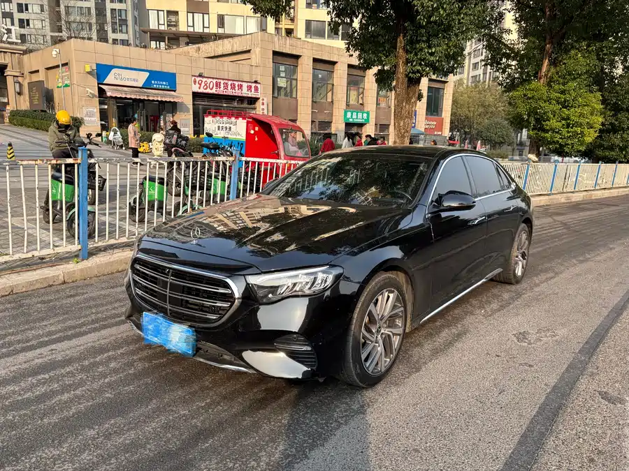 Mercedes-Benz Mercedes-Benz E-Class в цвете и кузовом – это идеальный выбор среди китайских автомобилей. Доступная цена и надежность гарантированы.
