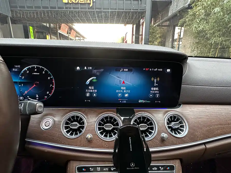 Mercedes-Benz Mercedes-Benz E-Class в цвете и кузовом – это идеальный выбор среди китайских автомобилей. Доступная цена и надежность гарантированы.