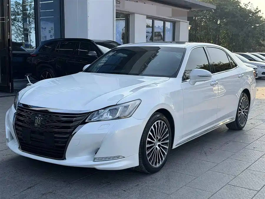 Toyota Toyota Crown в цвете и кузовом – это идеальный выбор среди китайских автомобилей. Доступная цена и надежность гарантированы.