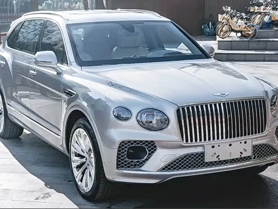 Bentley Bentley Bentayga в цвете и кузовом – это идеальный выбор среди китайских автомобилей. Доступная цена и надежность гарантированы.