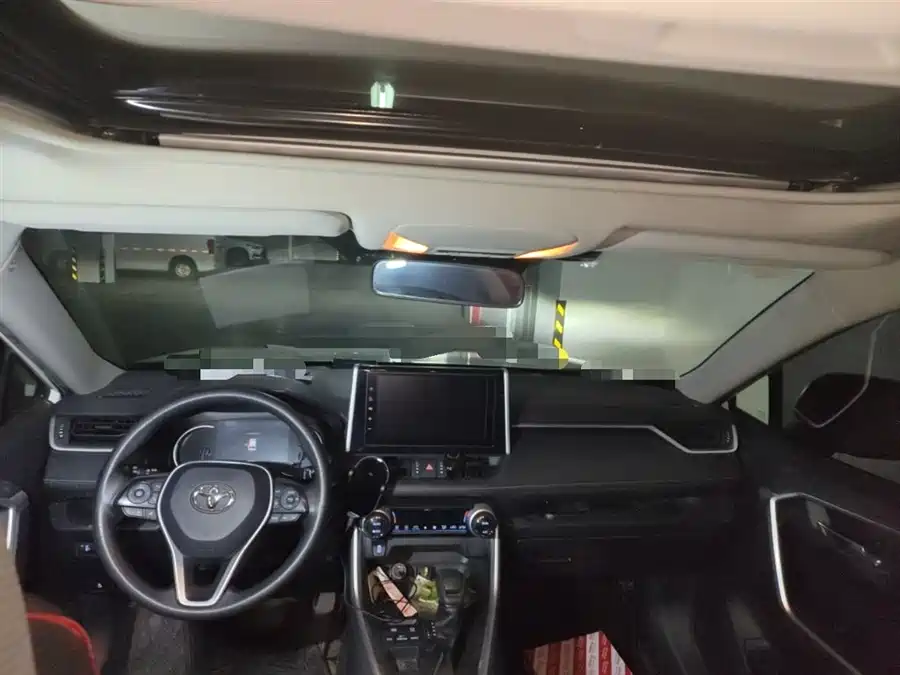 Toyota Toyota Rav4 в цвете и кузовом – это идеальный выбор среди китайских автомобилей. Доступная цена и надежность гарантированы.