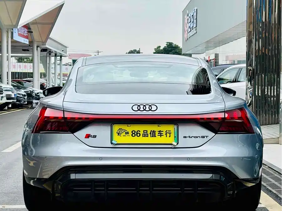 Audi Audi RS e-tron GT в цвете и кузовом – это идеальный выбор среди китайских автомобилей. Доступная цена и надежность гарантированы.