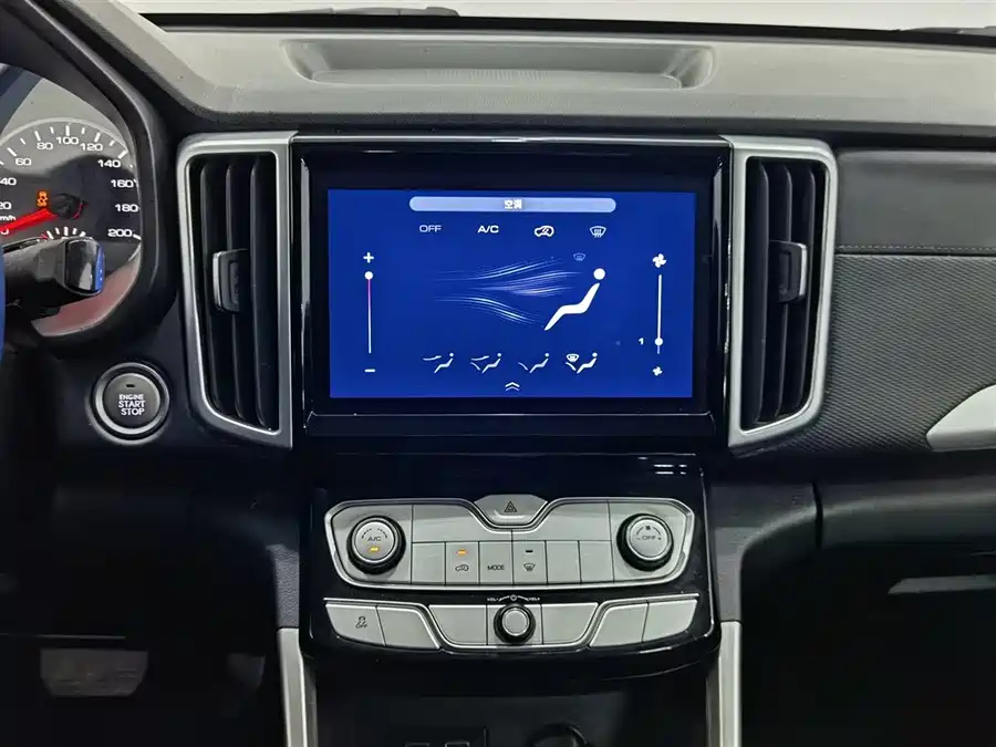 Land Rover Land Rover Discovery Sport в цвете и кузовом – это идеальный выбор среди китайских автомобилей. Доступная цена и надежность гарантированы.