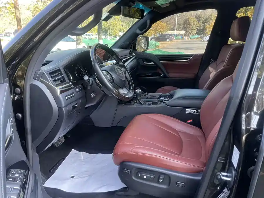 Lexus Lexus LX в цвете и кузовом – это идеальный выбор среди китайских автомобилей. Доступная цена и надежность гарантированы.