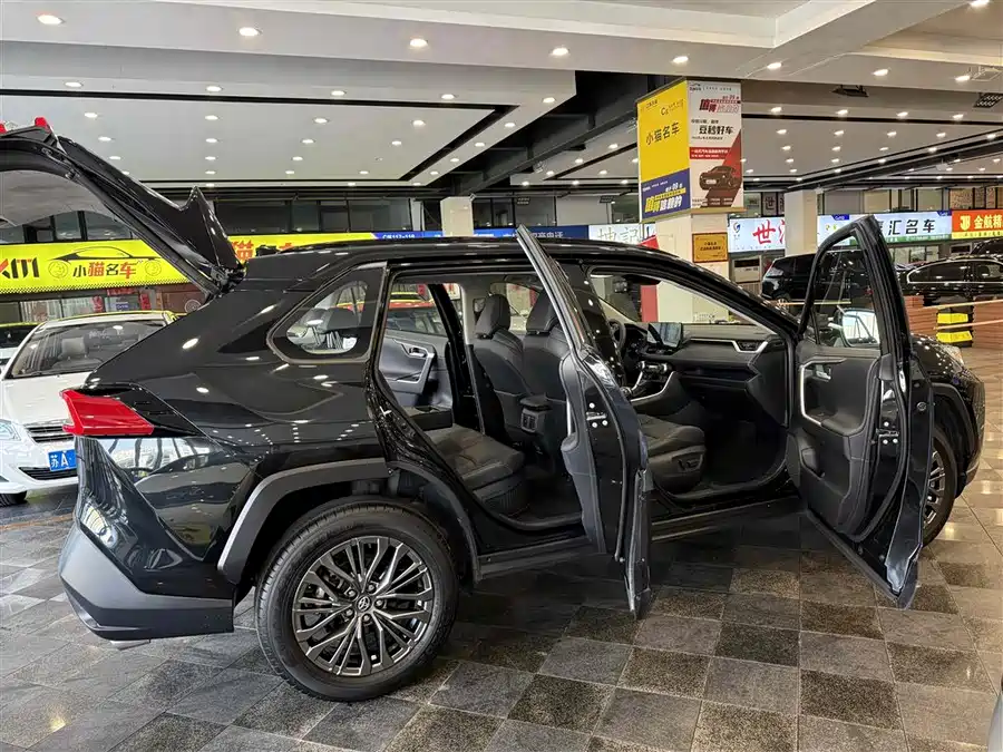 Toyota Toyota Wildlander в цвете и кузовом – это идеальный выбор среди китайских автомобилей. Доступная цена и надежность гарантированы.