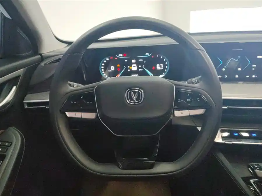 Roewe Roewe D7 в цвете и кузовом – это идеальный выбор среди китайских автомобилей. Доступная цена и надежность гарантированы.